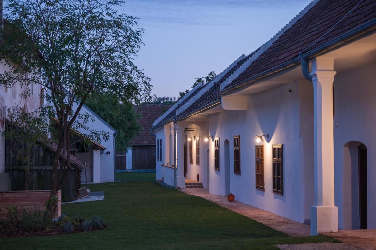 Tschardakenhof Appartements Lutzmannsburg Exterior photo