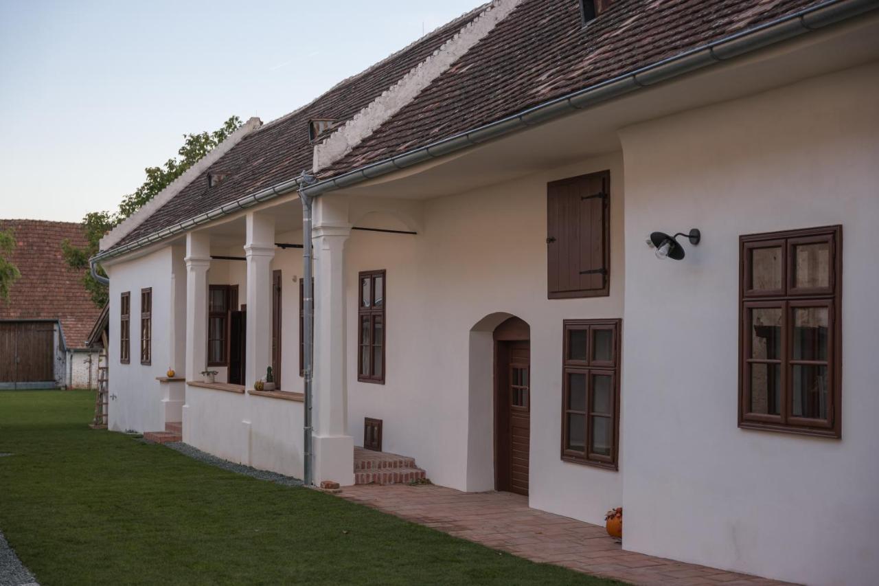 Tschardakenhof Appartements Lutzmannsburg Exterior photo